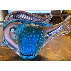 VTG ANTWERP SWEDEN ART GLASS BLUE FISH DECOR PAPERWEIGHT CLEAR POLISHED BASE